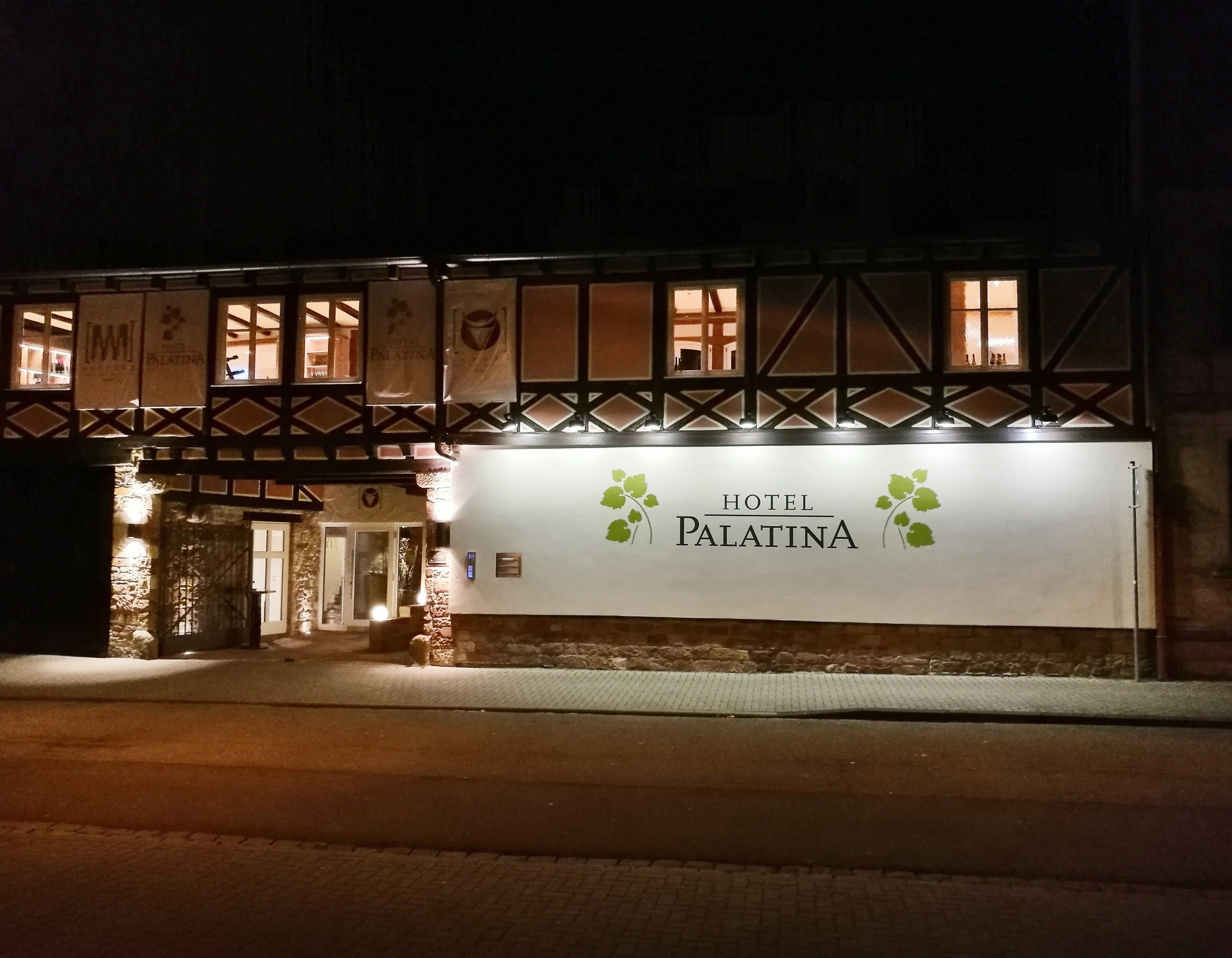 Hotels In Neustadt An Der Weinstrasse Umgeben Von Burgen Und Schlossern