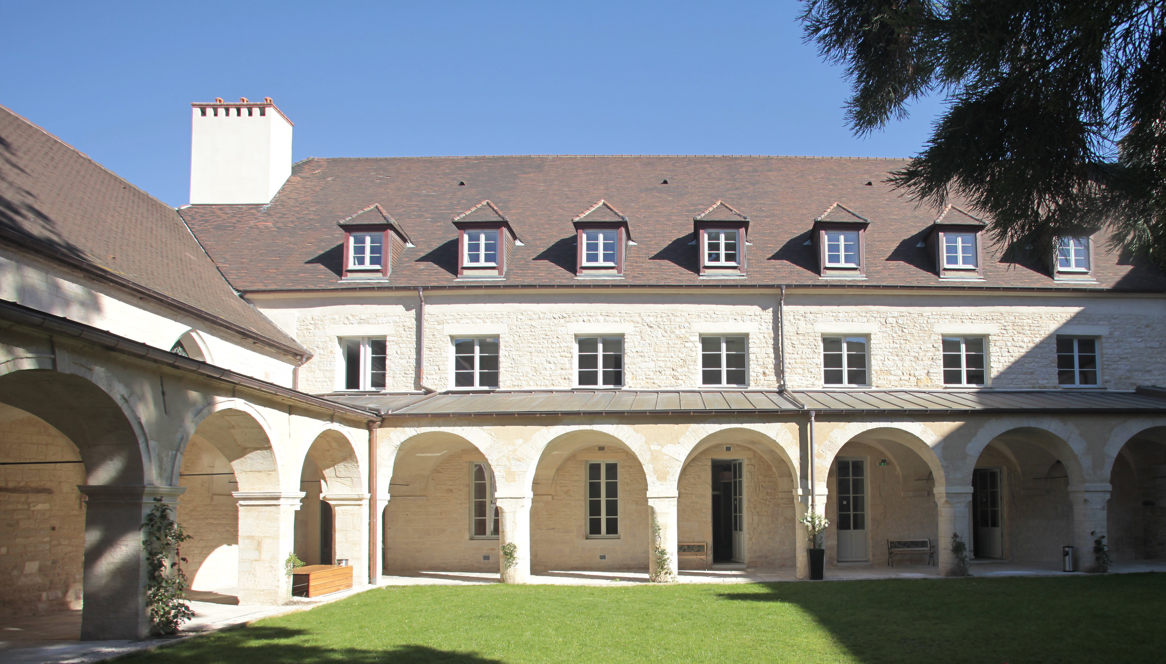 Appart Hotel Odalys Les Cordeliers Dijon Great Prices At Hotel Info